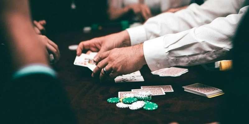 Hiểu rõ tầm quan trọng của việc chọn bàn poker phù hợp